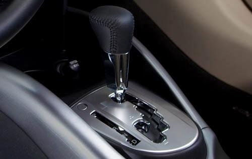 2011 Mitsubishi Outlander XLS Shifter Detail