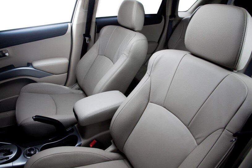 2013 Mitsubishi Outlander GT 4dr SUV Interior