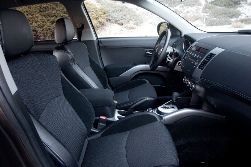 2013 Mitsubishi Outlander GT 4dr SUV Interior
