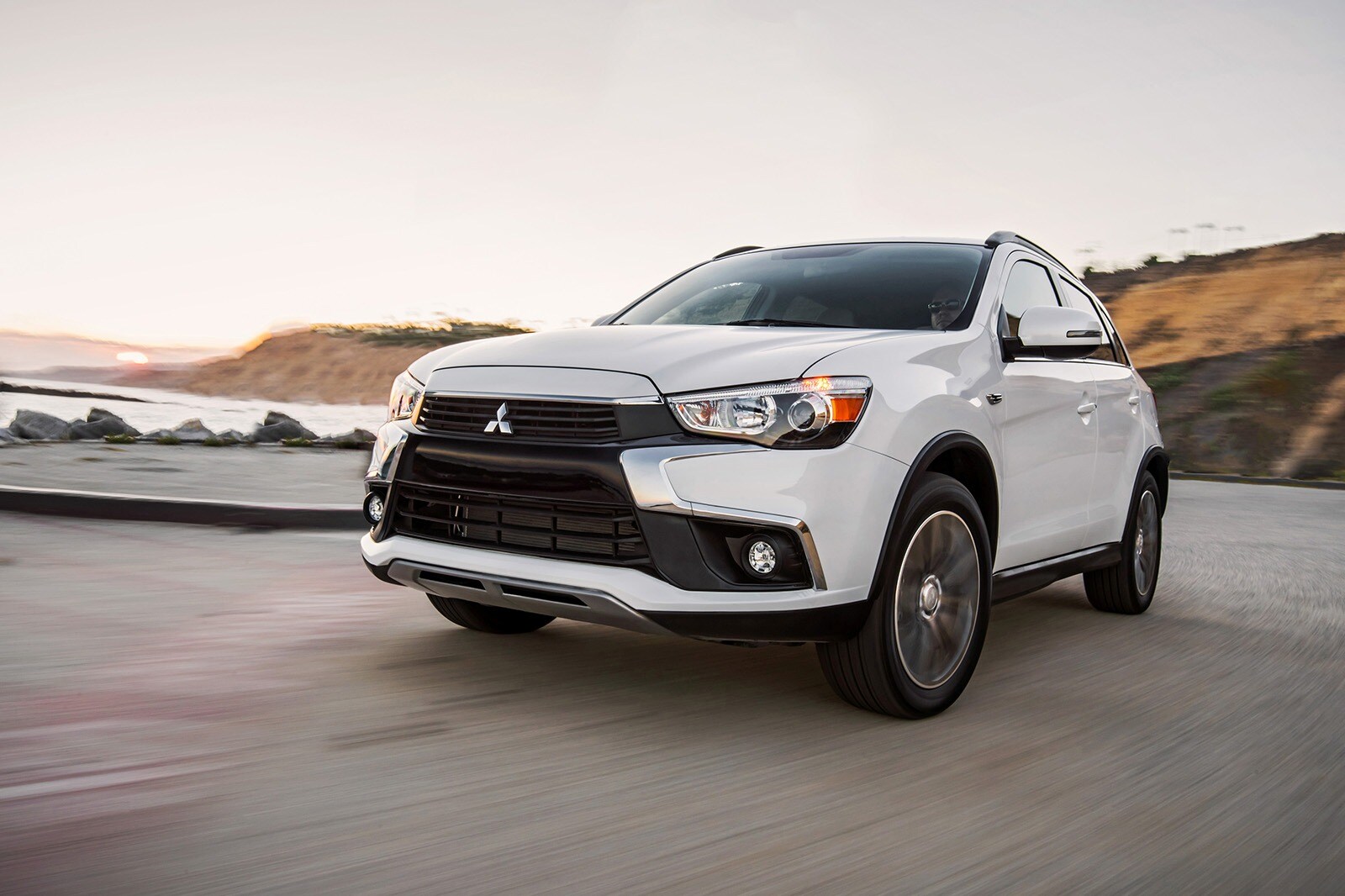2016 Mitsubishi Outlander Debuts at 2015 Los Angeles Auto Show Edmunds