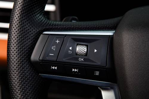 Mitsubishi Outlander SEL 4dr SUV Aux Controls