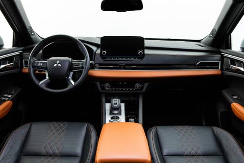 Mitsubishi Outlander SEL 4dr SUV Dashboard. Premium Package Shown.