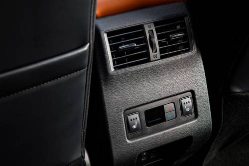 Mitsubishi Outlander SEL 4dr SUV Interior Detail