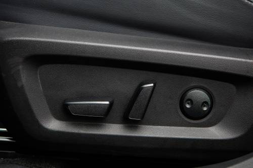 Mitsubishi Outlander SEL 4dr SUV Interior Detail