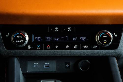Mitsubishi Outlander SEL 4dr SUV Interior Detail
