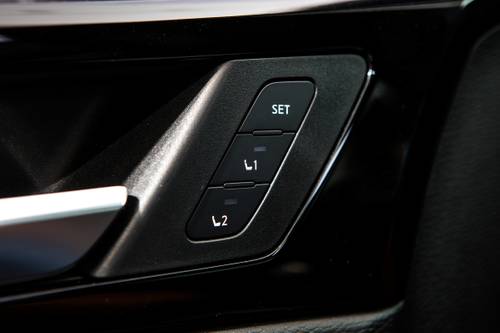 Mitsubishi Outlander SEL 4dr SUV Interior Detail