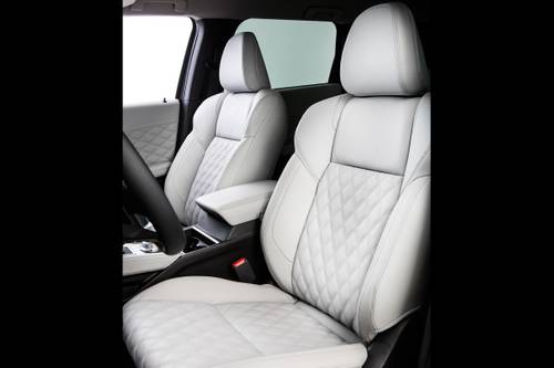 Mitsubishi Outlander SEL 4dr SUV Interior Detail. Premium Package Shown.