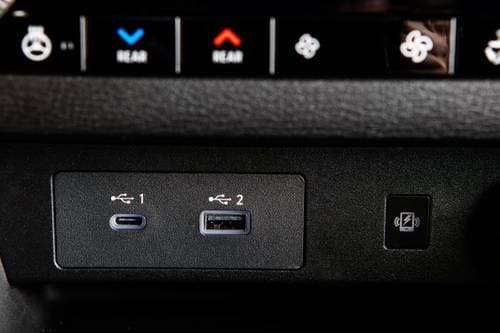 Mitsubishi Outlander SEL 4dr SUV Interior Detail