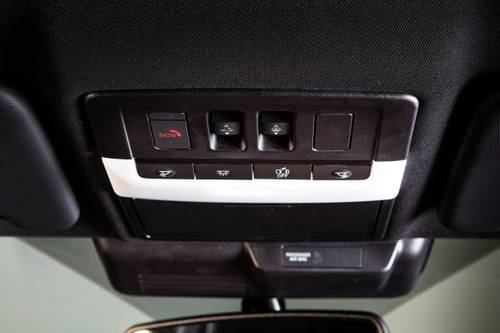 Mitsubishi Outlander SEL 4dr SUV Interior Detail