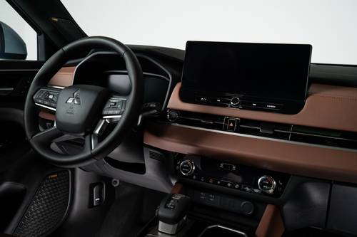 2025 Mitsubishi Outlander SEL 4dr SUV Interior Detail
