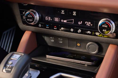 2025 Mitsubishi Outlander SEL 4dr SUV Interior Detail