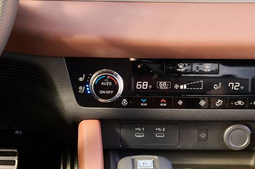 2025 Mitsubishi Outlander SEL 4dr SUV Interior Detail