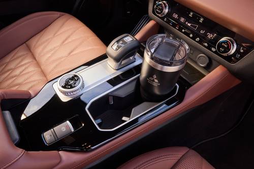 2025 Mitsubishi Outlander SEL 4dr SUV Interior Detail