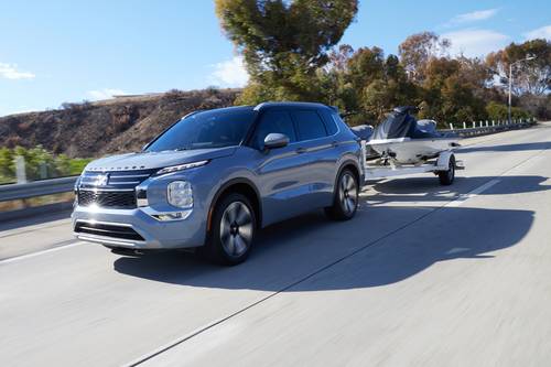 2025 Mitsubishi Outlander SEL 4dr SUV Lifestyle Exterior