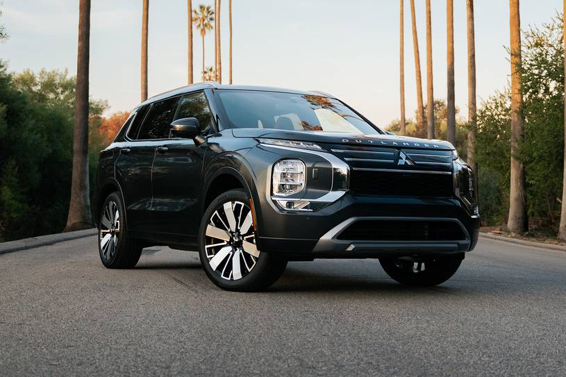 2026 Mitsubishi Outlander SEL 4dr SUV Exterior Shown