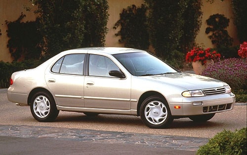 1996 Nissan Altima 4 Dr GXE Sedan