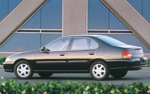 1998 Nissan Altima 4 Dr GLE Sedan