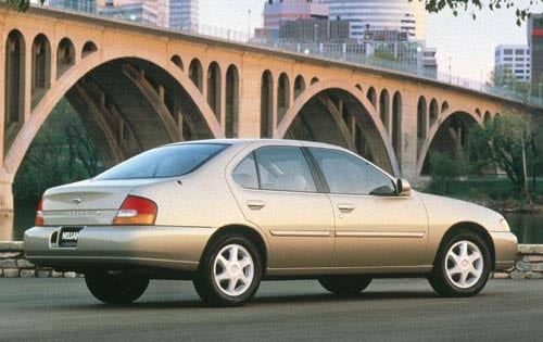 1998 Nissan Altima 4 Dr GXE Sedan