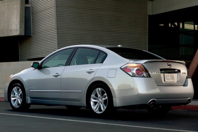 2010 Nissan Altima Pictures - 237 Photos | Edmunds