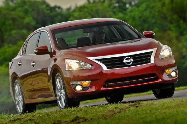 The 2013 Nissan Altima The 2013 Nissan Altima