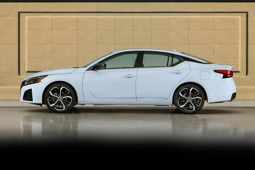 2025 Nissan Altima Pictures - 247 Photos | Edmunds