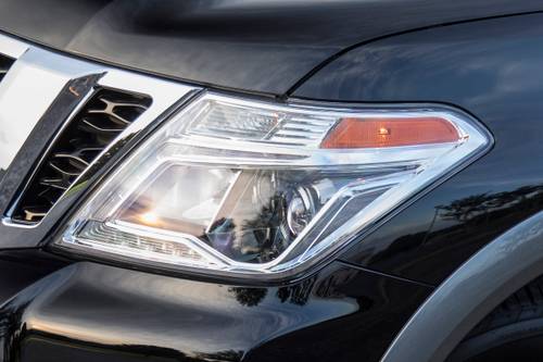 Nissan Armada Platinum 4dr SUV Headlamp Detail