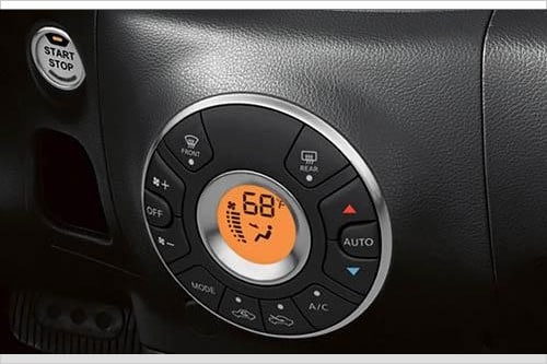 2009 Nissan Cube 1.8 SL Center Console