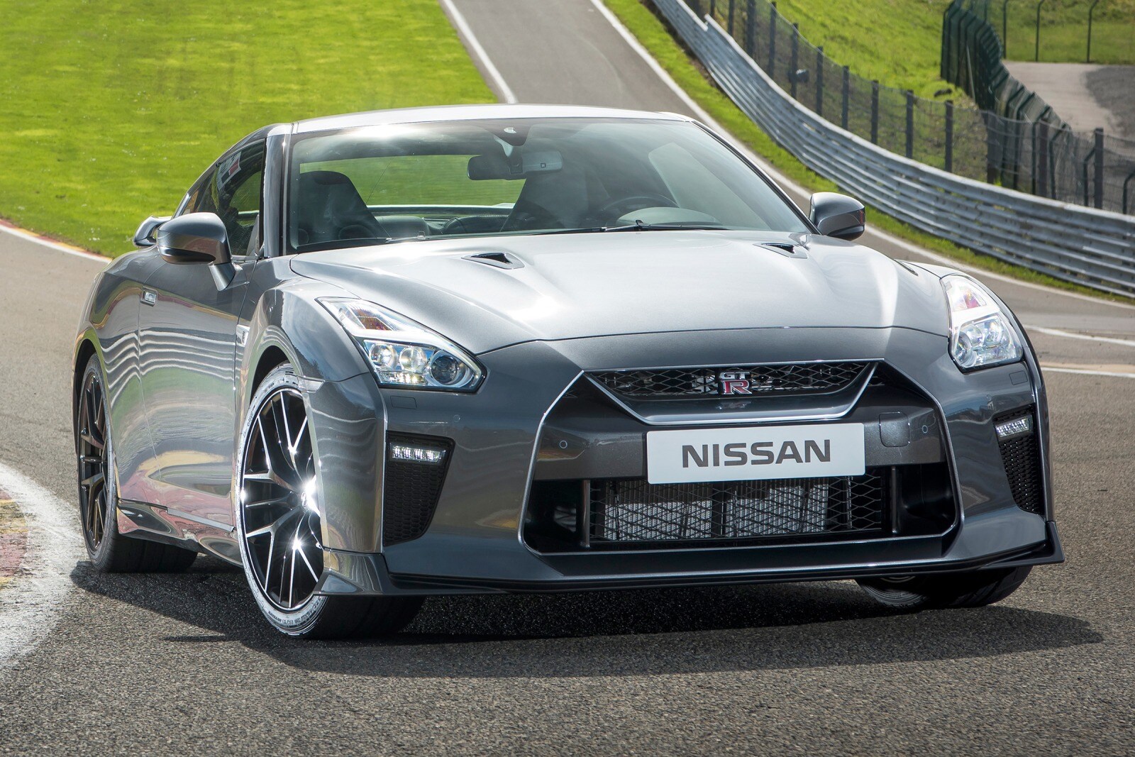 TLVN 日産 GT-R Premium edition 2017 model Tomica Limited Vintage Neo 1/64 Nissan GTR Premium Edition