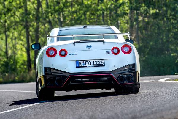 2020 Ford Shelby GT500 vs. 2020 Nissan GT-R