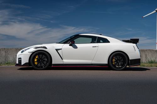 2021 Nissan GT-R NISMO Coupe Profile