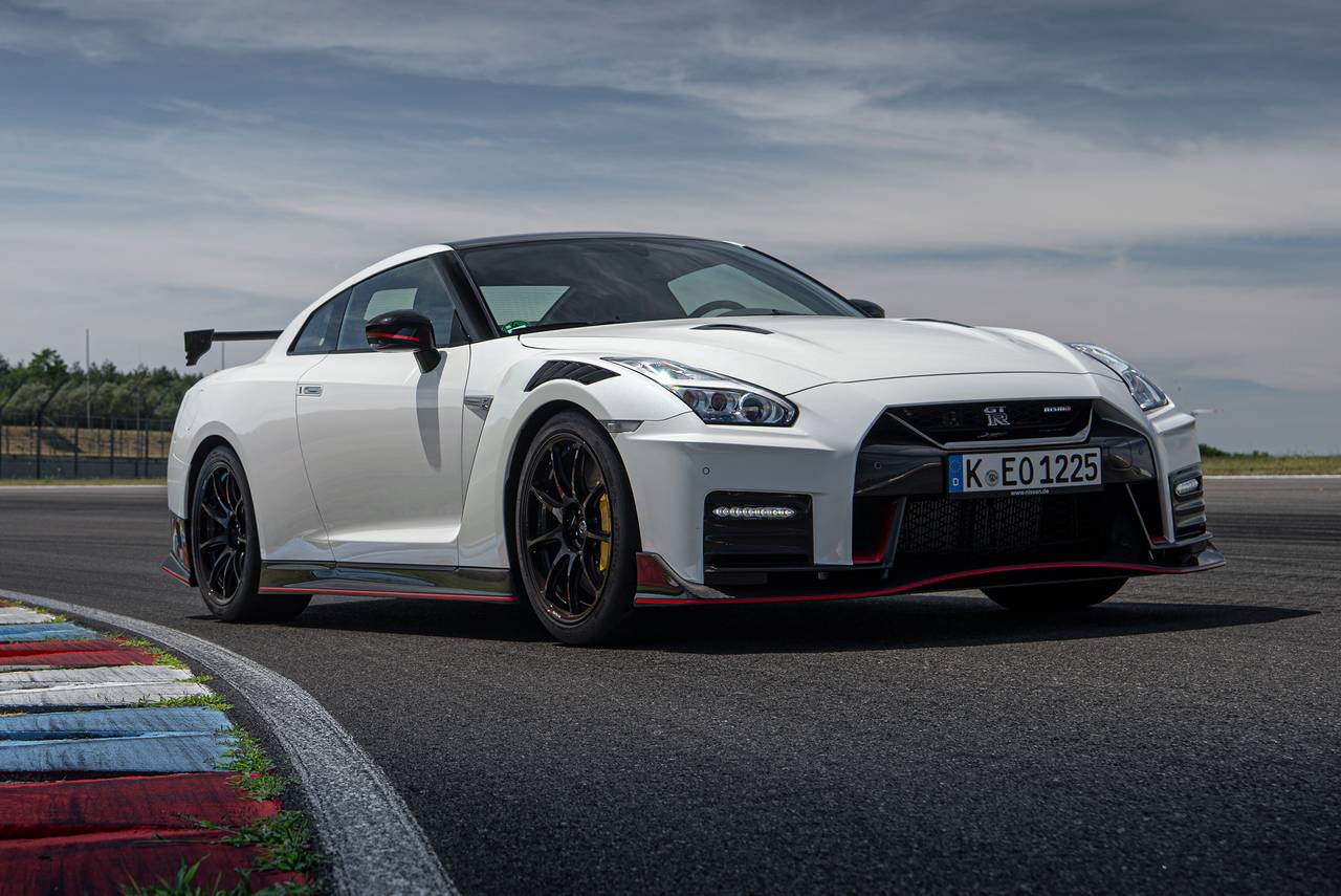 2023 Nissan GT-R NISMO - Interior and Features 