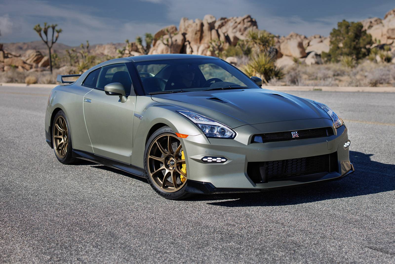 LB★WORKS Nissan GT-R R35 Type 2 2024 IG2344 LB-WORKS Nissan GT-R R35 type 2 White/Blue – ignition