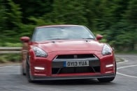 Porsche 911 GT3 vs. Nissan GT-R