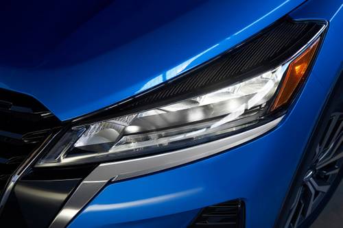 Nissan Kicks SR 4dr Hatchback Headlamp Detail