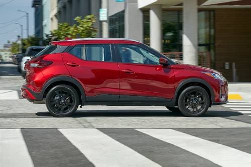 Nissan Kicks SV 4dr Hatchback Profile. Options Shown.