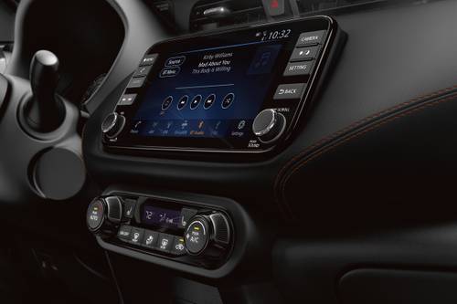 2024 Nissan Kicks SR 4dr Hatchback Center Console