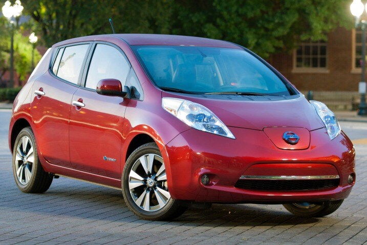 Nissan Prices Leaf Battery Replacement At 5 500 Edmunds Nissan Prices Leaf Battery Replacement At 5 500