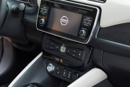 Nissan Leaf SL 4dr Hatchback Center Console