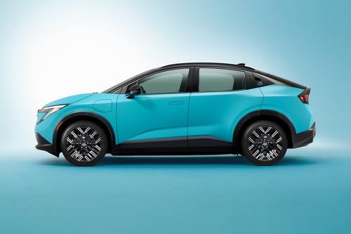 2026 Nissan LEAF Platinum+ 4dr Hatchback Profile Shown