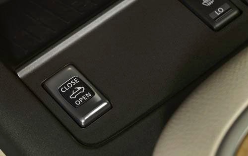2012 Nissan Murano CrossCabriolet Interior Detail