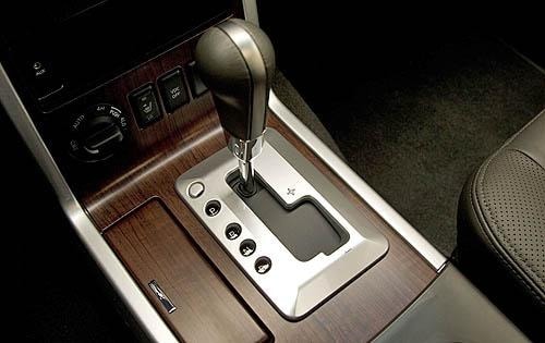 2011 Nissan Pathfinder LE V8 Shifter Detail Shown