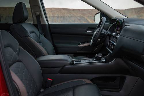 2025 Nissan Pathfinder Platinum 4dr SUV Interior Detail