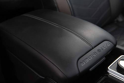 2025 Nissan Pathfinder Platinum 4dr SUV Interior Detail