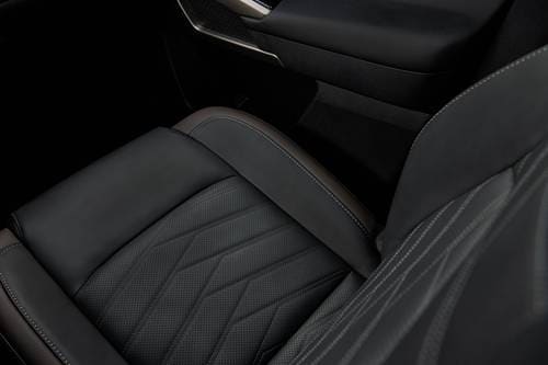 2025 Nissan Pathfinder Platinum 4dr SUV Interior Detail