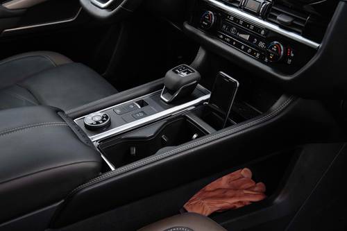 2025 Nissan Pathfinder Platinum 4dr SUV Shifter
