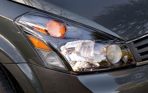 2008 Nissan Quest Headlamp Detail