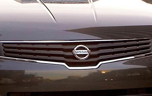 2008 Nissan Quest Front Grille and Badging