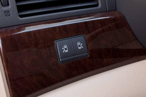2016 Nissan Quest Platinum Passenger Minivan Interior Detail