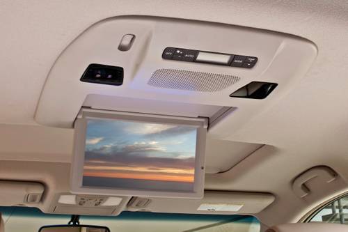 2016 Nissan Quest Platinum Passenger Minivan Interior Detail