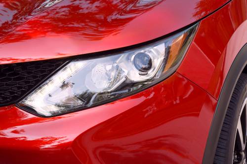 Nissan Rogue Sport SL 4dr SUV Headlamp Detail